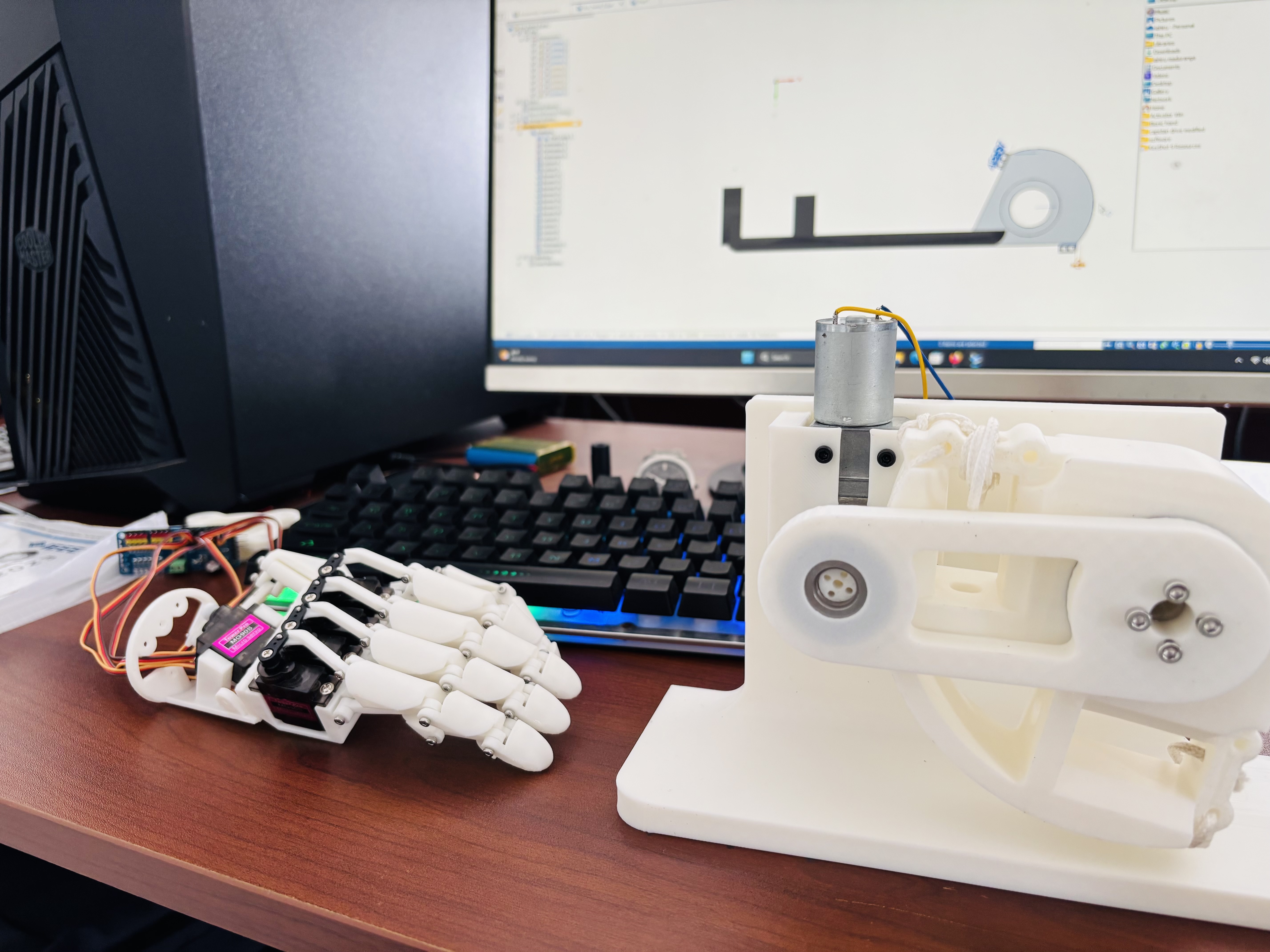 Industrial robotic arm